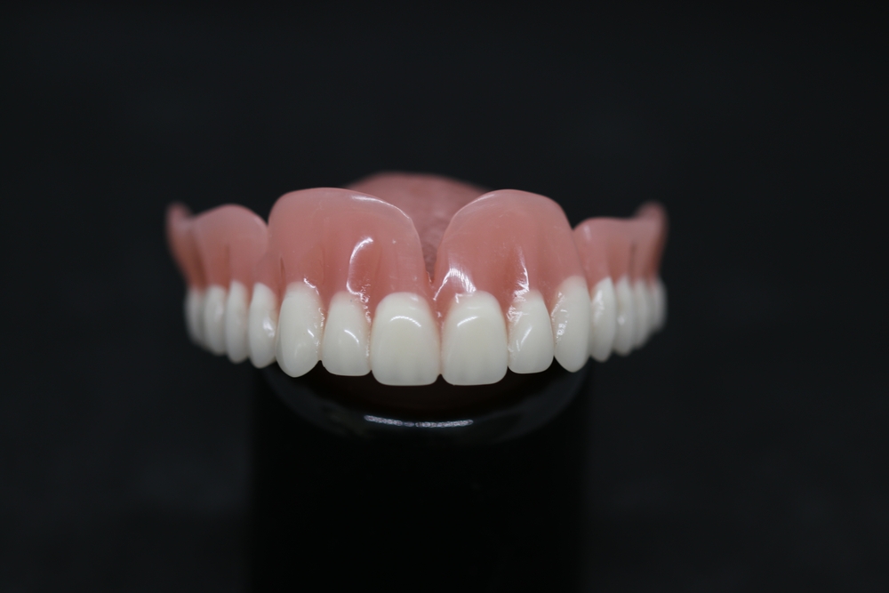 Traditional upper denture prosthetic